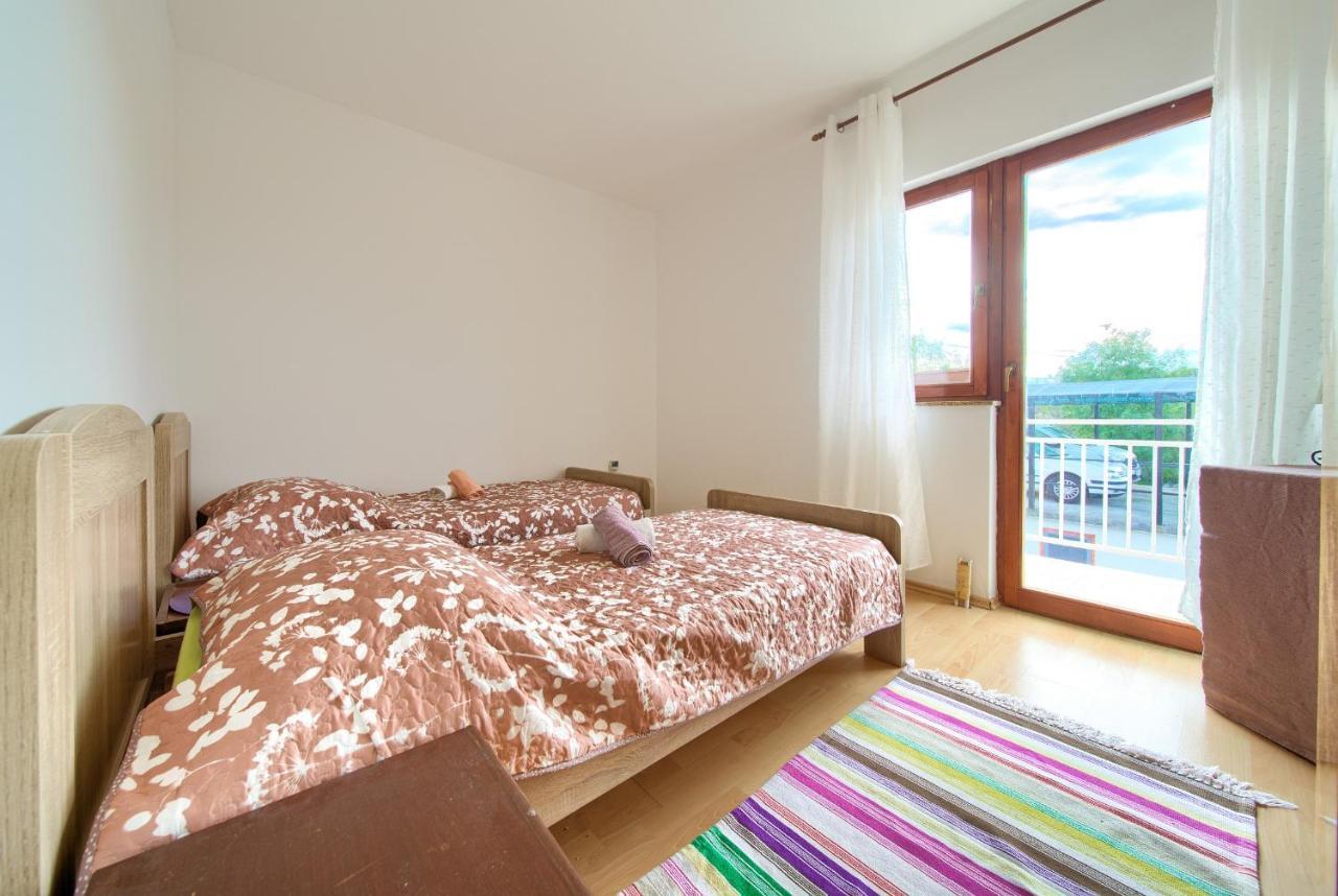Rasopasno Apartment With Terrace And Private Parking Exterior foto