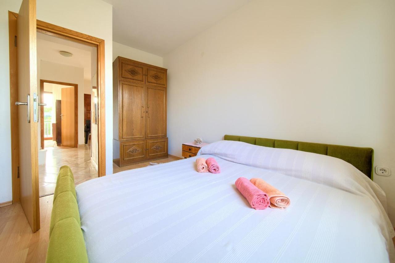 Rasopasno Apartment With Terrace And Private Parking Exterior foto